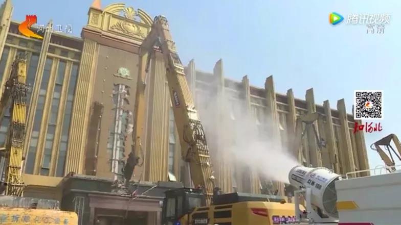 程力抑塵車助力雄安綠色環保第一拆大顯身手，被央視及河北電視臺等主流媒體重點報道
