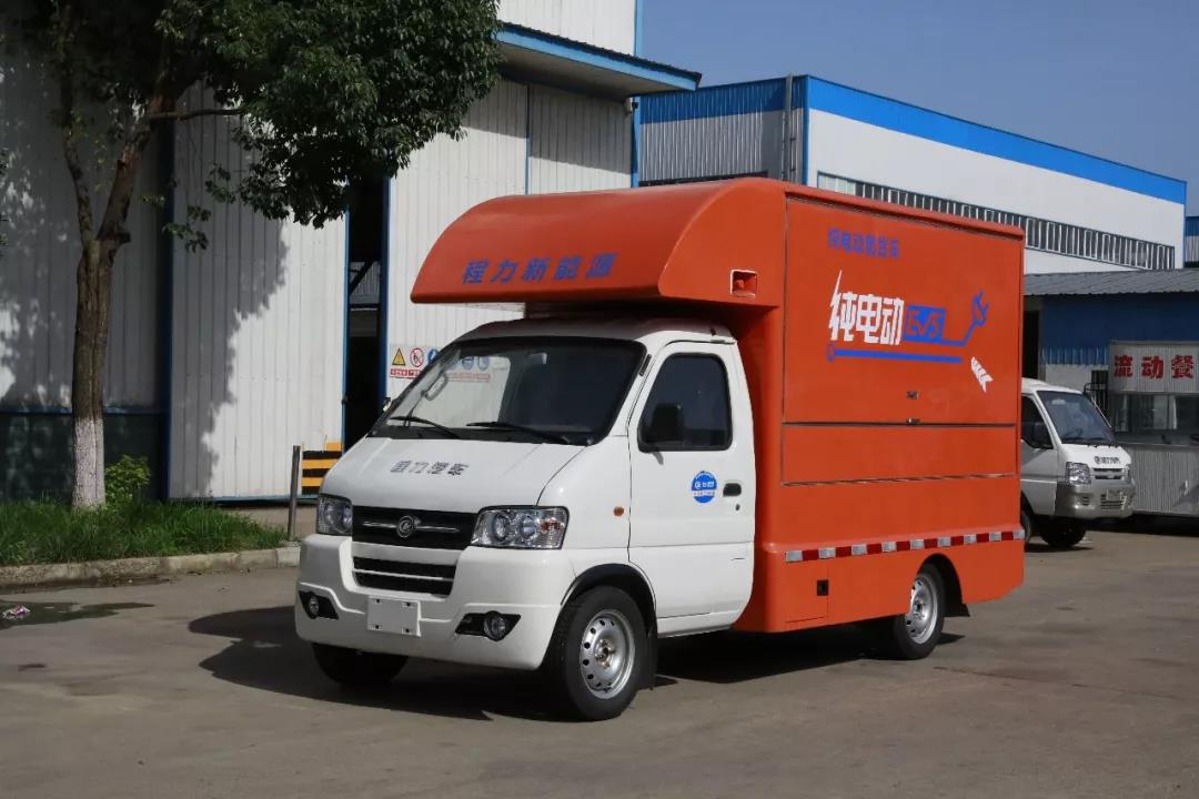 為國家電網提供一流產品，程力新能源人工智能搶險救援車首批訂單圓滿交車