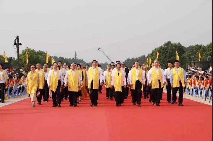 程力批量環衛車助力“2018世界華人尋根節“環衛清潔，為中國專汽之都增添榮耀受到社會各界廣泛贊譽
